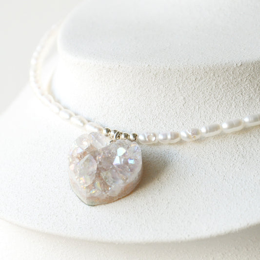 Collar Corto Perlas Río & Corazón Drusa Morganita Aura