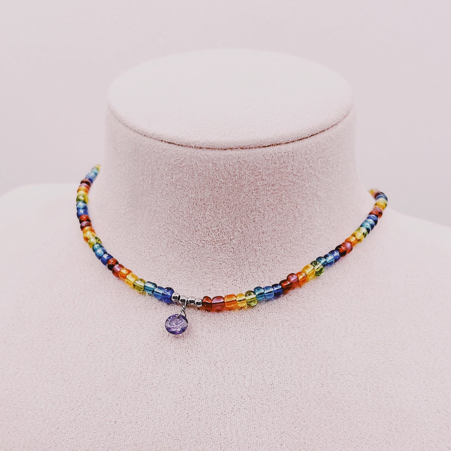 Collar Mostacillas Arcoiris y Circón Amatista