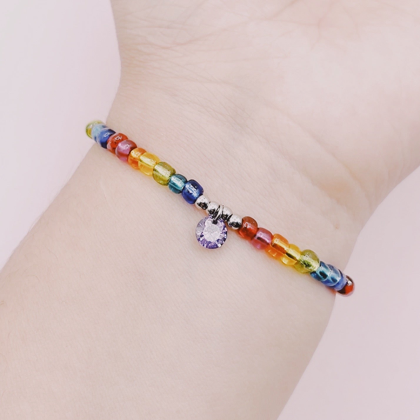 Pulsera Mostacillas Arcoiris y Circón Amatista