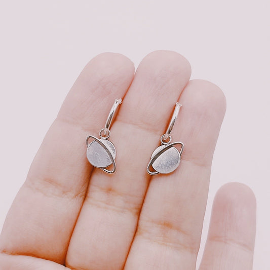 Argollar Mini con Colgantes Saturno - Plata 925