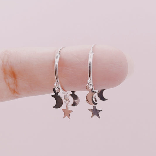 Argollas con Colgantes Lunas y Estrellas