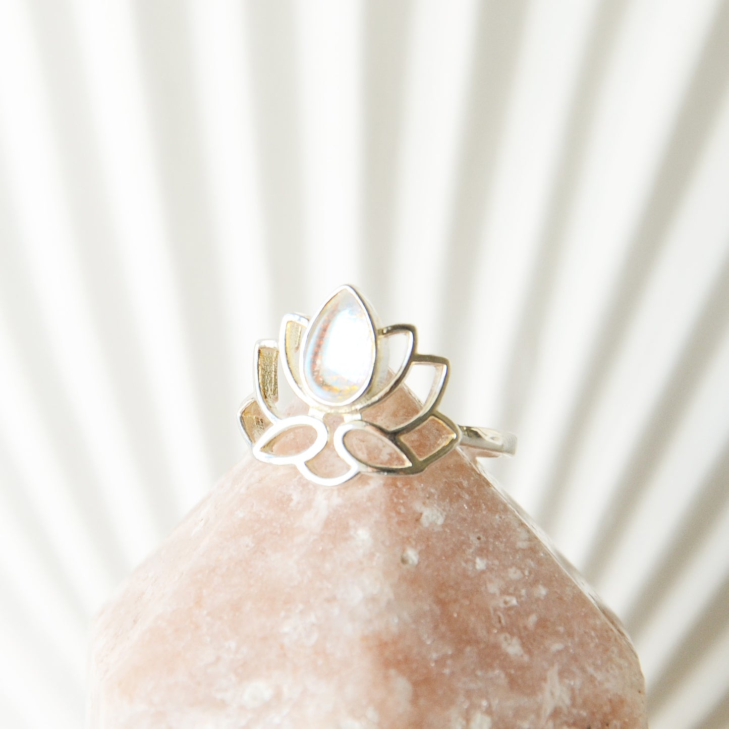 Anillo Flor de Loto Cuarzo Aura - Plata 925