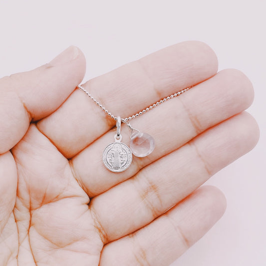 Cadena Medalla San Benito Protectora y Gota Cuarzo Rosa - Plata 925