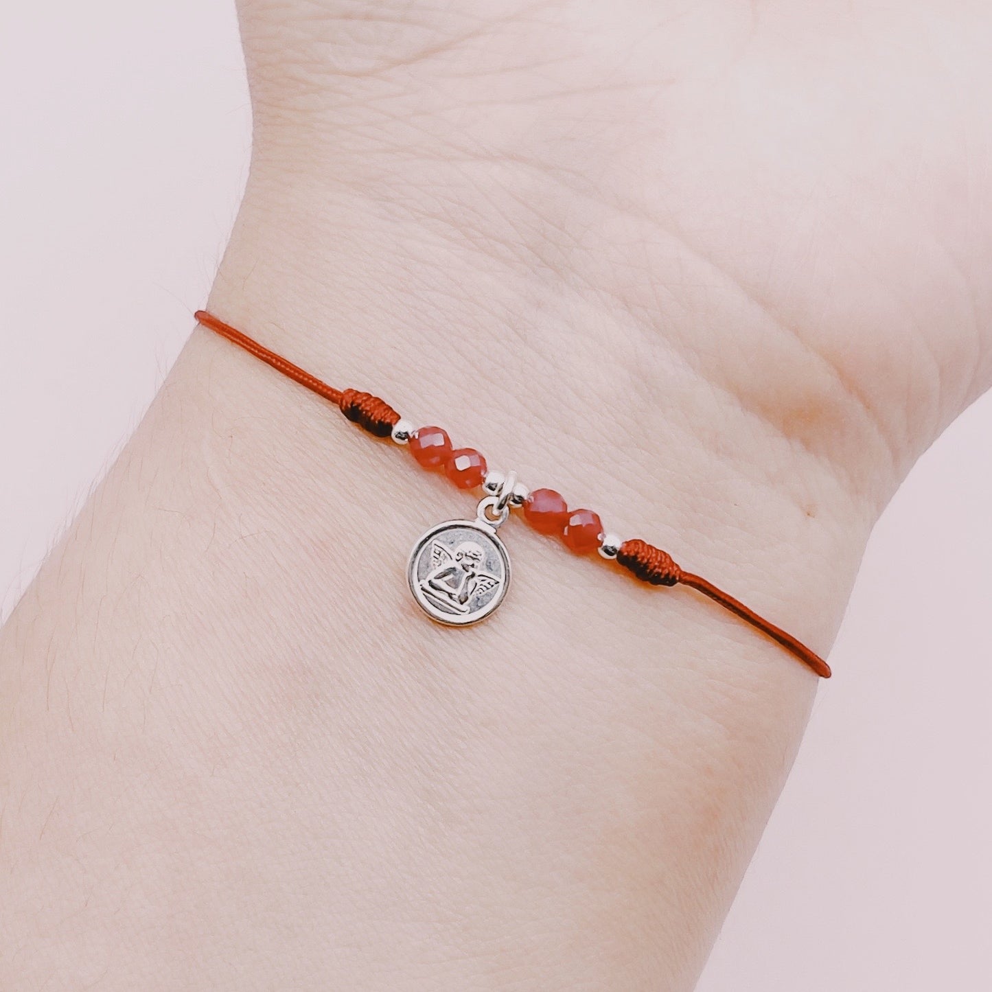 Pulsera Religiosa Rubíes Faceteados Colgante A Elección - Plata 925